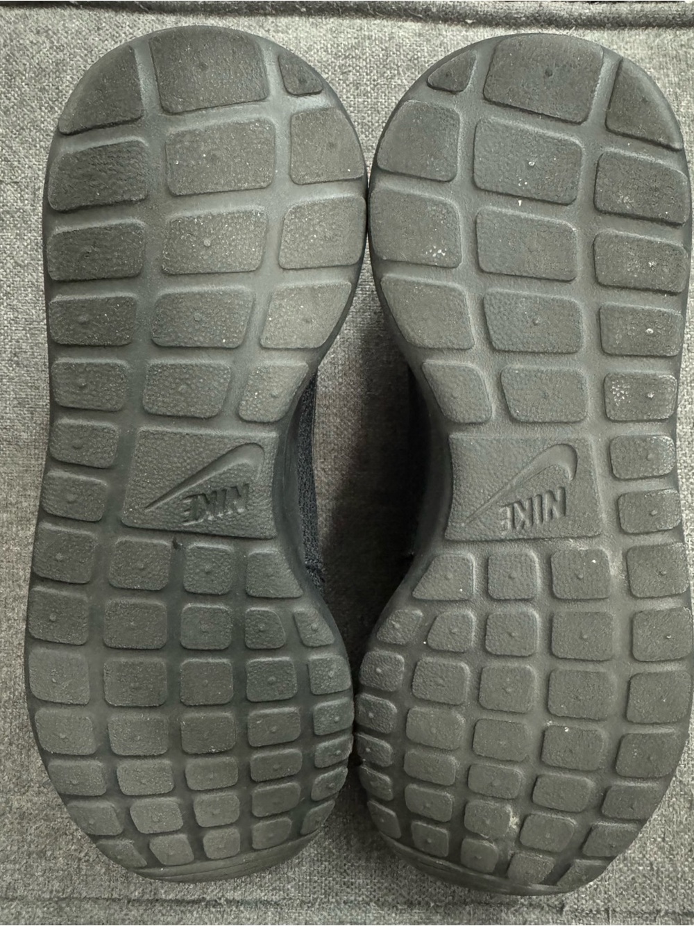 Nike Mens Roshe Run 511881-026 Triple Black Running Shoes Sneakers Size 12 - Picture 4 of 5